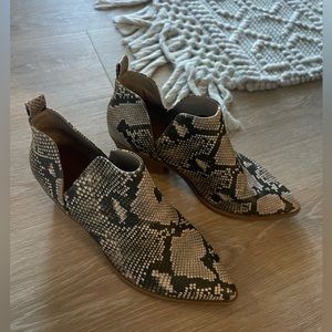 Universal threads by target snakeskin booties